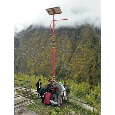 5米30瓦太阳能路灯
